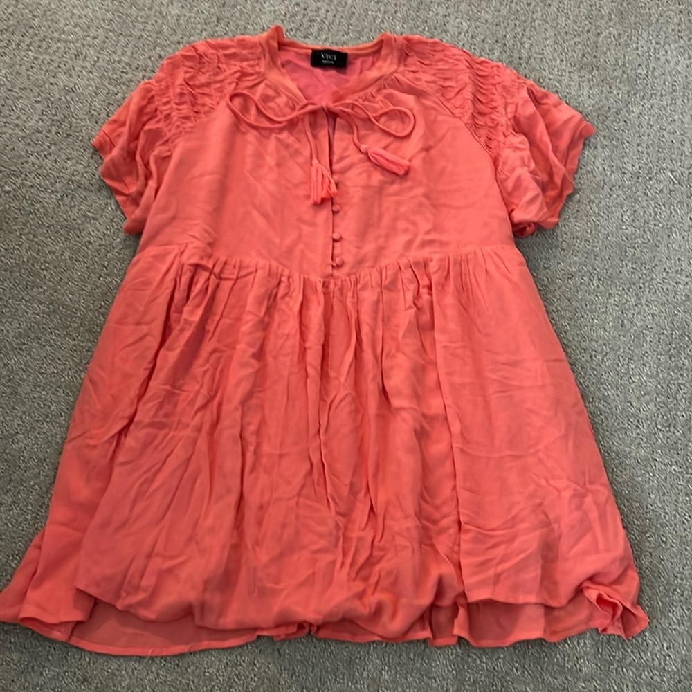 Women’s flowy thigh length dress